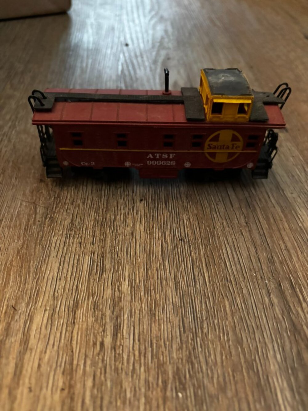 Tyco HO Santa Fe Caboose 7240 Railroad Train display set up